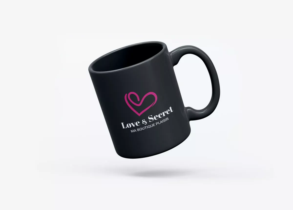 Objet publicitaire Love & Secret créé par un graphiste freelance à Paris spécialisé en branding et design graphique en France