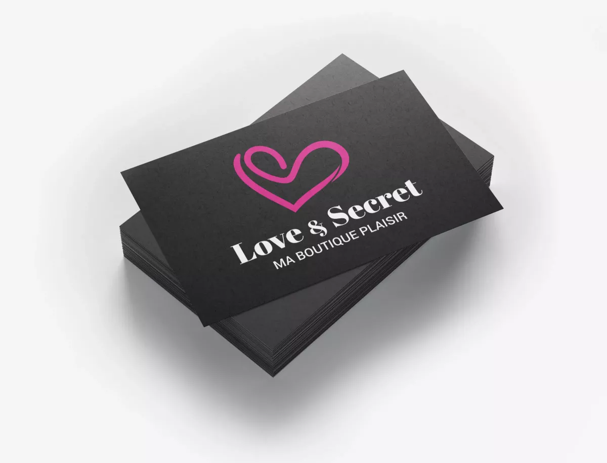 Cartes de visite Love & Secret créées par un graphiste freelance à Paris spécialisé en design graphique et supports print en France