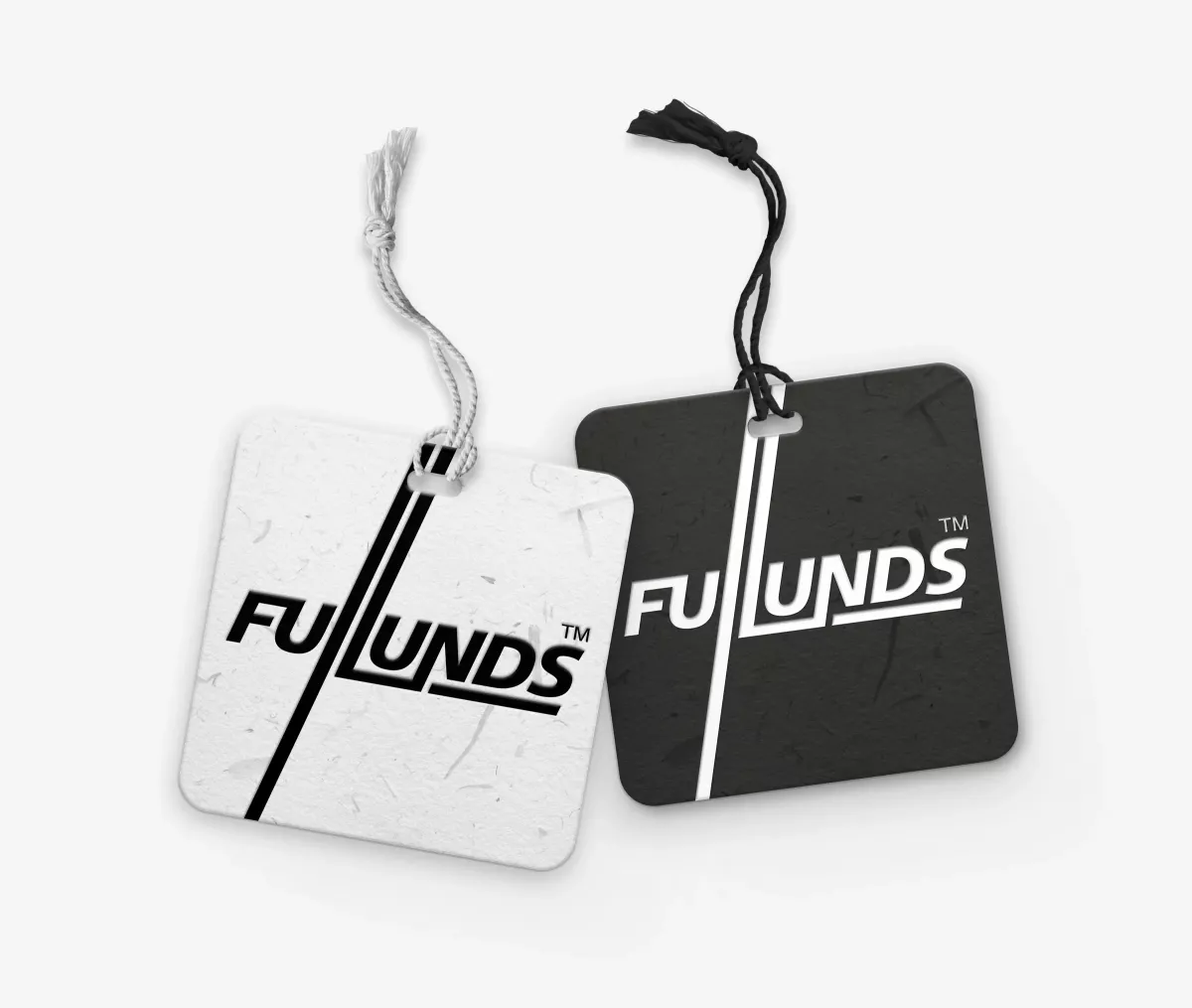 Création d’étiquettes FullUNDS par un graphiste à Paris spécialisé en identité visuelle et packaging pour marques de mode et sneakers.