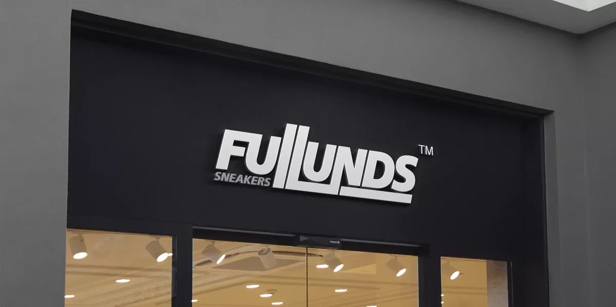 Signalétique de boutique FullUNDS réalisée par un graphiste à Paris spécialisé en identité visuelle et design retail en France