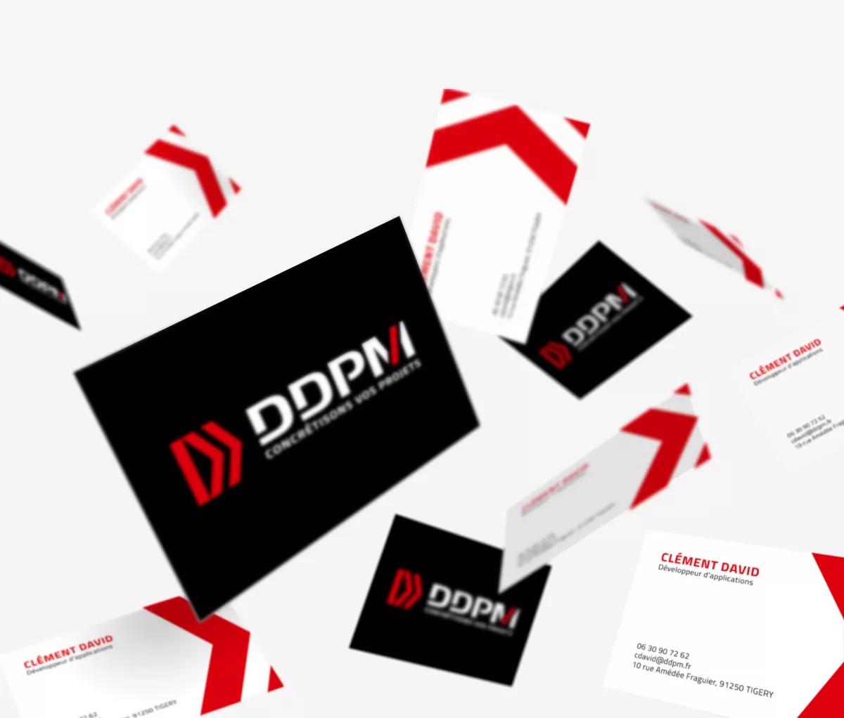 Mise en situation de cartes de visite et identité visuelle DDPM créée par un designer graphique en région parisienne