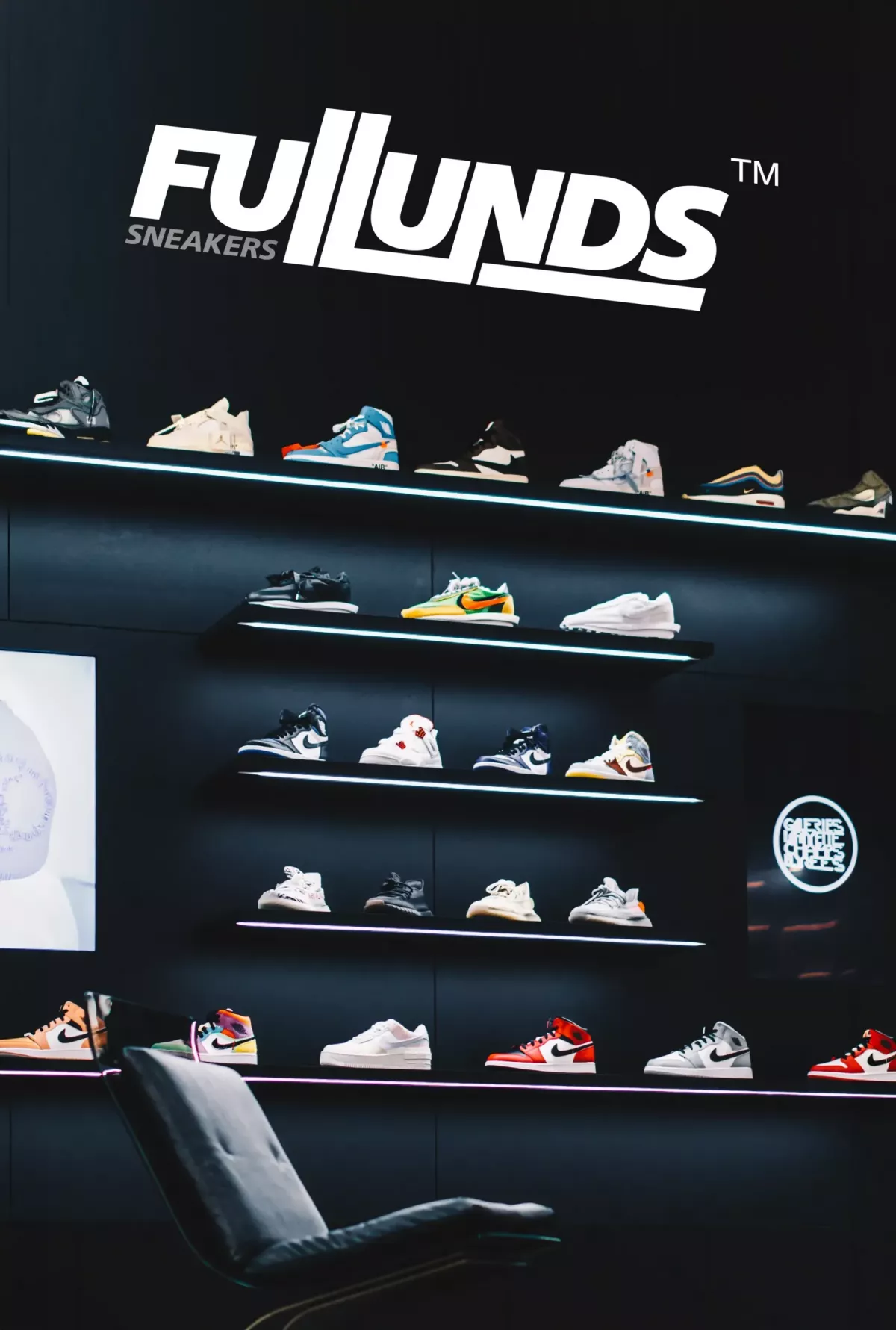 Design intérieur FullUNDS et identité visuelle créés par un graphiste freelance à Paris spécialisé en branding pour boutiques sneakers