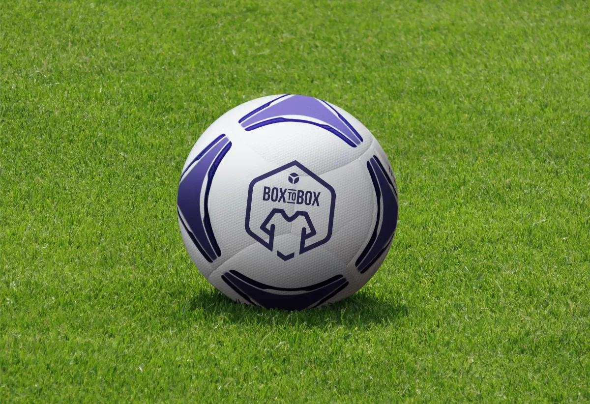 Logo football sur ballon identité visuelle sportive Paris Ile-de-France France