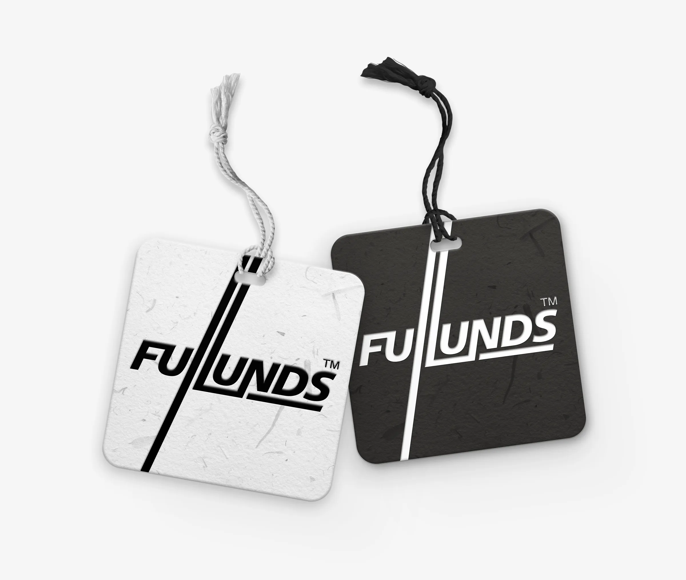 Création d’étiquettes FullUNDS par un graphiste à Paris spécialisé en identité visuelle et packaging pour marques de mode et sneakers.