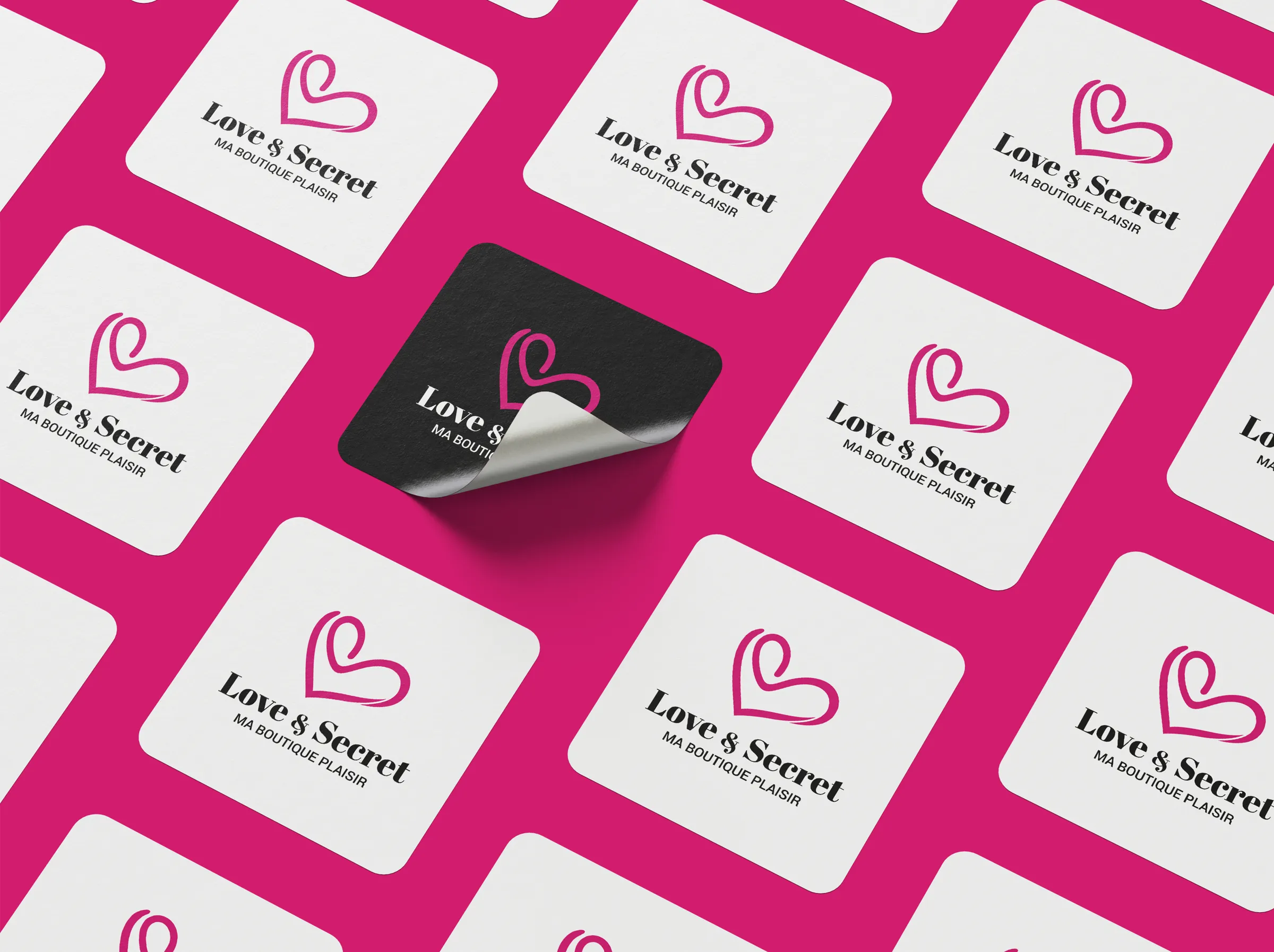 Stickers et supports adhésifs Love & Secret conçus par un graphiste freelance à Paris spécialisé en création d’identité visuelle en France