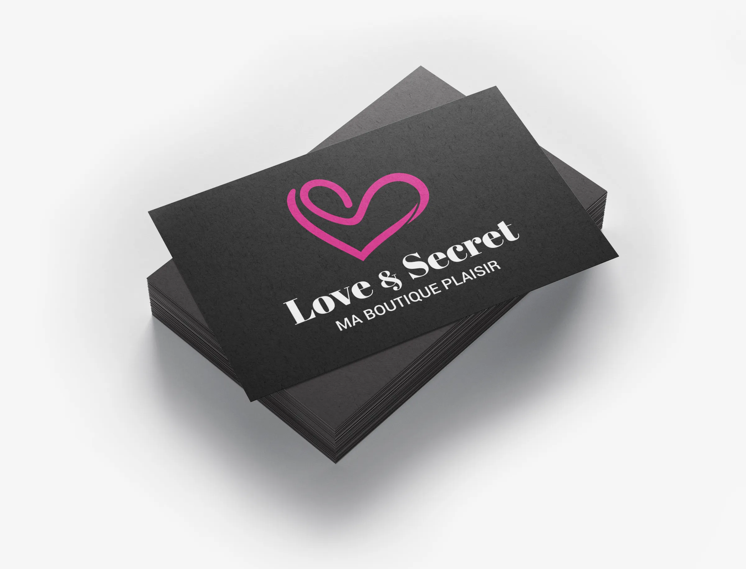 Cartes de visite Love & Secret créées par un graphiste freelance à Paris spécialisé en design graphique et supports print en France