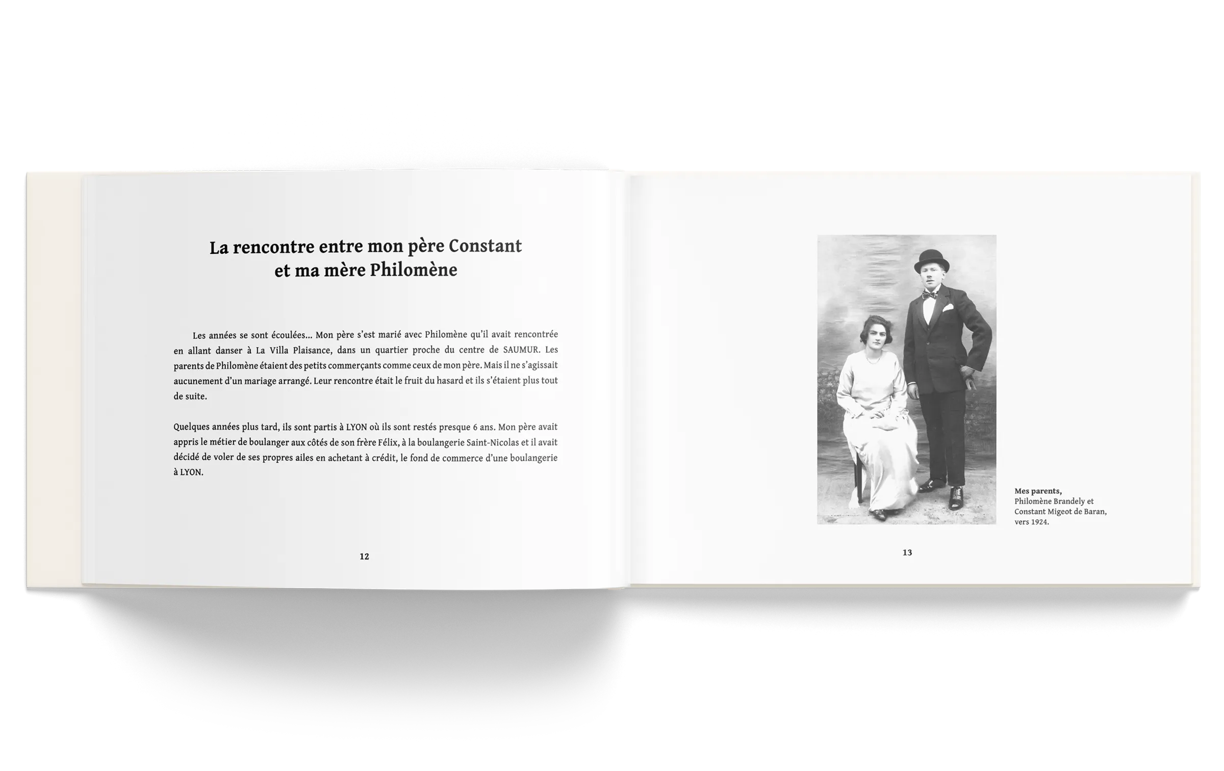 Double page de livre biographique avec photographie ancienne intégrée dans une mise en page éditoriale réalisée par un designer graphique à Paris