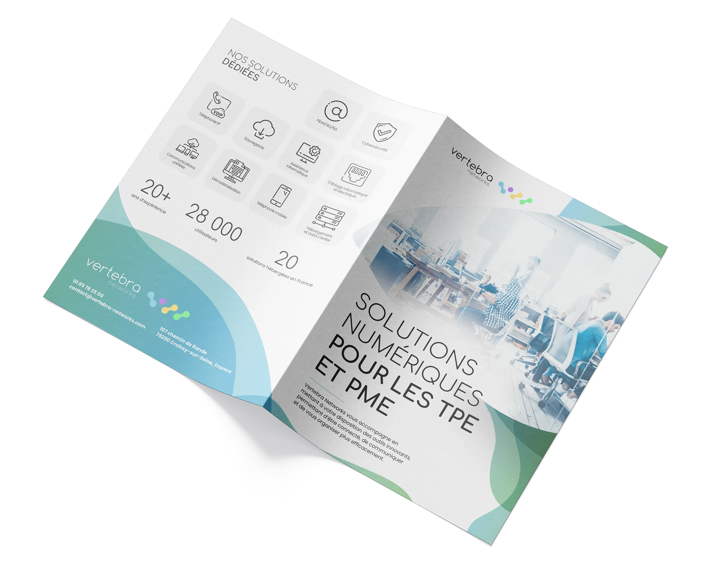 Création de la couverture d'une brochure commerciale A4 réalisée par un graphiste freelance à Paris spécialisé en communication print et identité visuelle