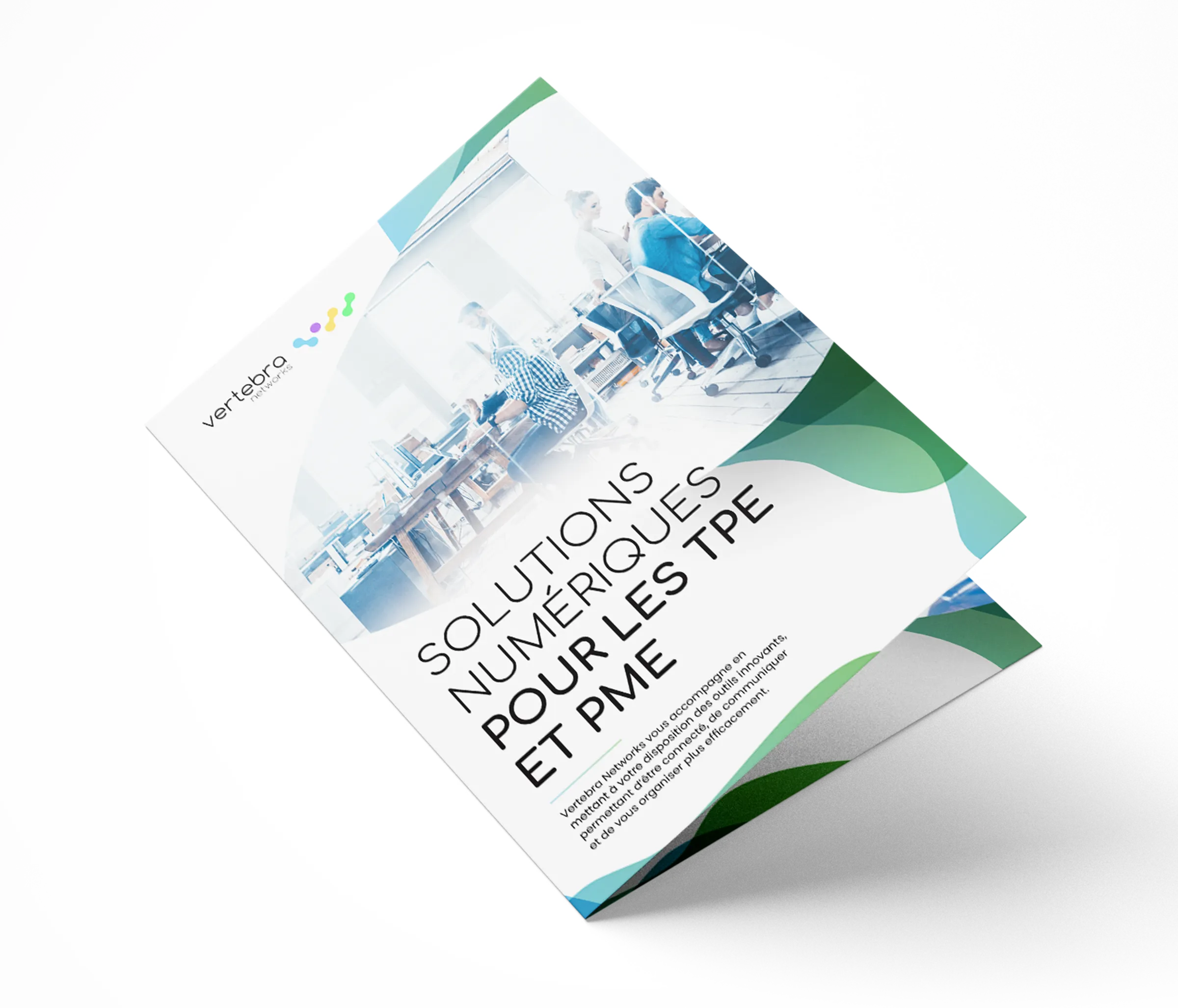 Création graphique d'une brochure commerciale A4 moderne réalisée par un graphiste freelance à Paris pour une entreprise de services numériques