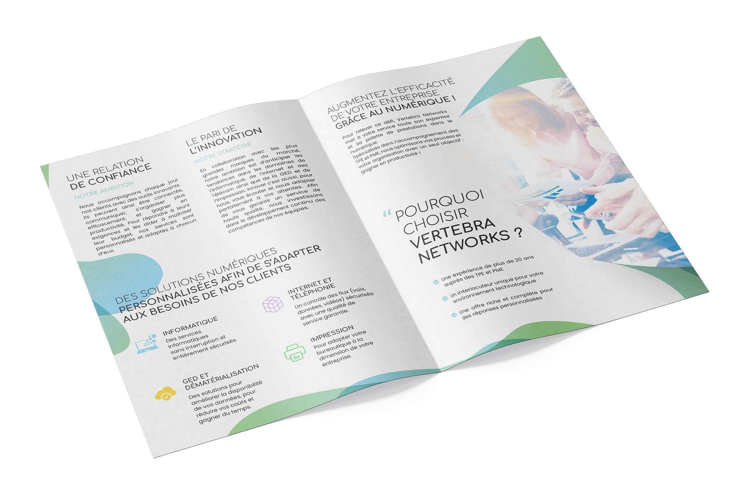 Création d'une brochure commerciale professionnelle avec mise en page éditoriale réalisée par un graphiste freelance à Paris, en Île-de-France et en France