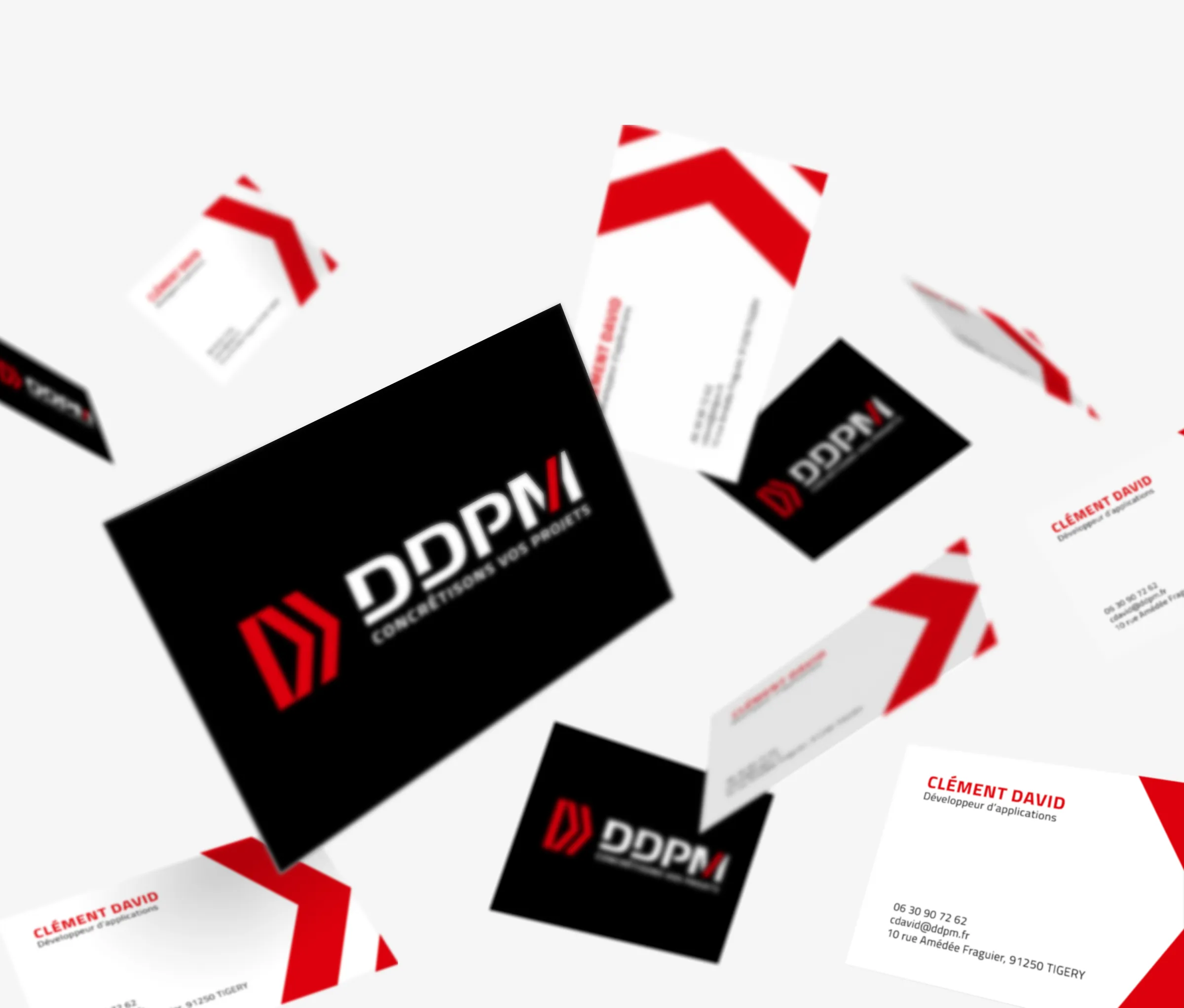Mise en situation de cartes de visite et identité visuelle DDPM créée par un designer graphique en région parisienne